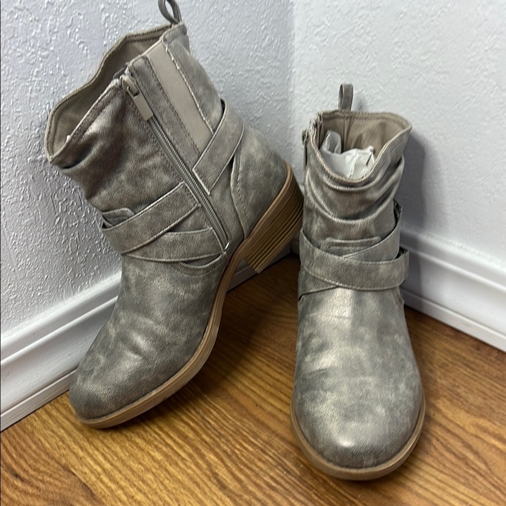 Torrid Silver Ankle Boots Sz 10.5 zip straps